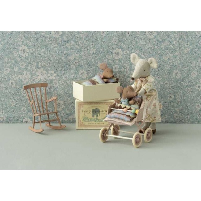 Maileg - Pospana beba miš u kutiji šibica, roze